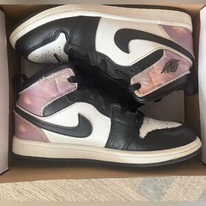 Jordan 1 Mid SE(PS) Kids Black, white purple and Pink High-Top Sneakers size 3Y